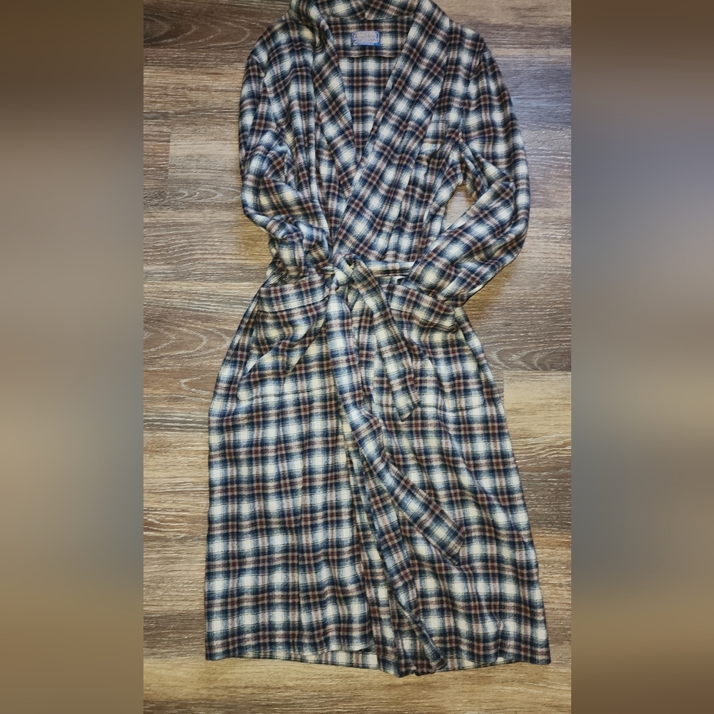Pendleton Mens  Plaid Long Sleeve Robe 100% Pure Virgin Wool Made In USA